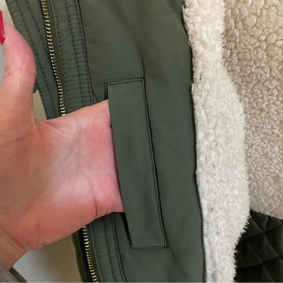 American eagle faux fur hooded sherpa lined quitted army green parka size M - Picture 6 of 15